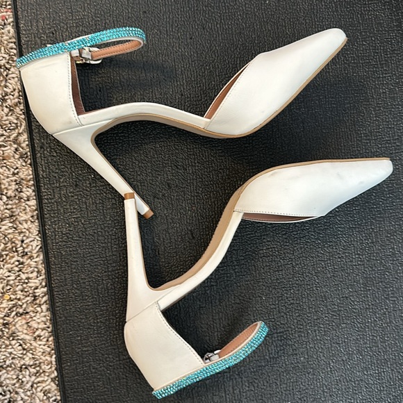 Gianni Bini size 10 white heels - Picture 8 of 9